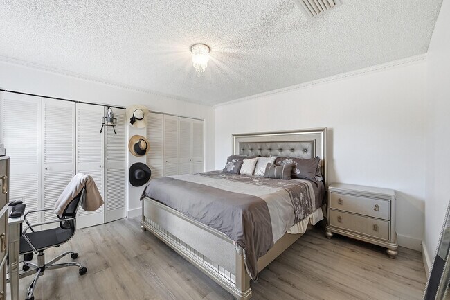 Foto del edificio - 2498 NW 99th Ave