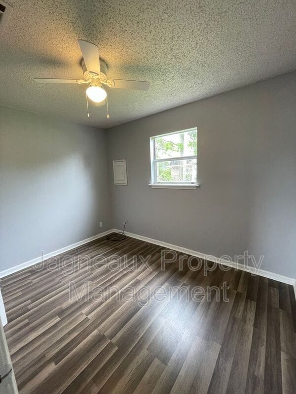 Foto del edificio - 1900 9th Ave