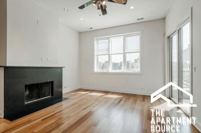 Building Photo - 1354 W Augusta Blvd