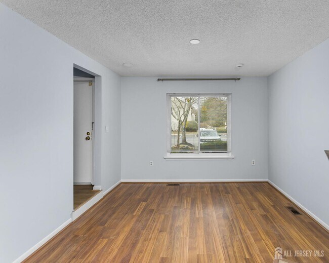 Foto del edificio - 113 Thoreau Dr