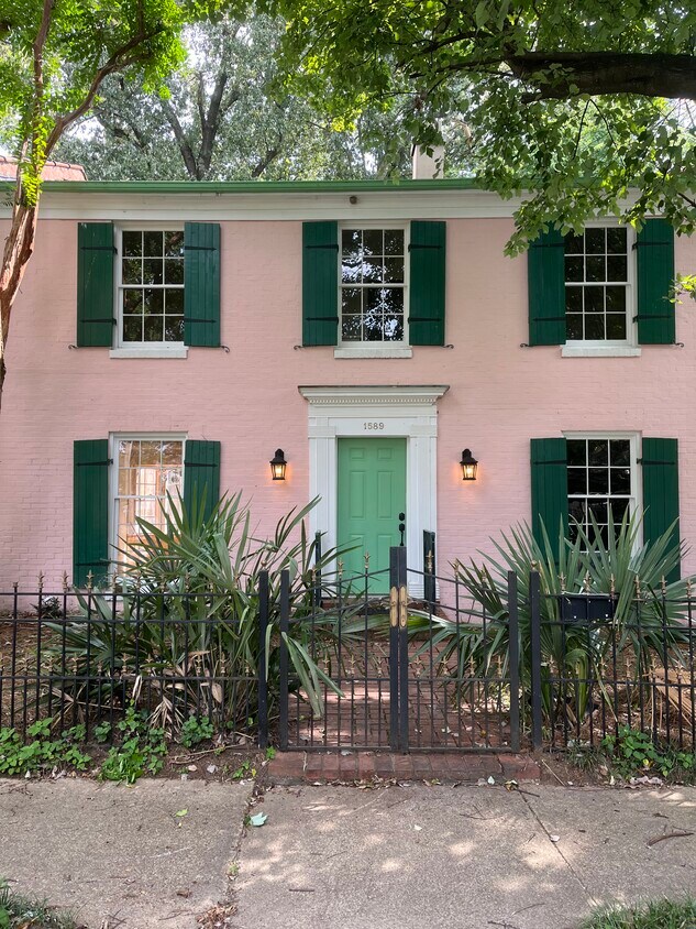 Foto principal - 1589 York Ave