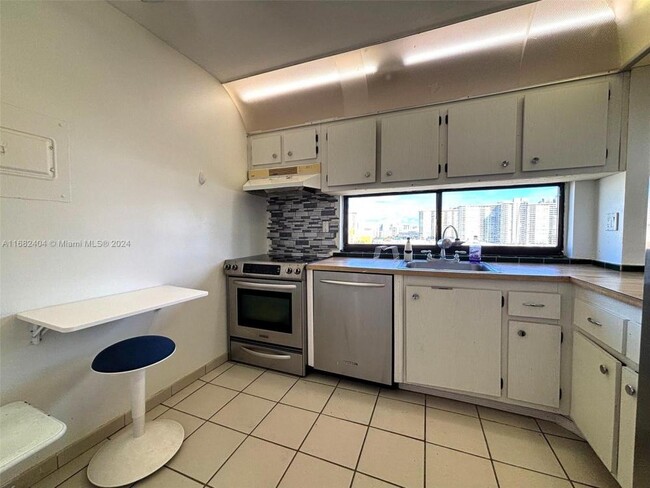 Building Photo - 3 bedroom in Sunny Isles Beach FL 33160