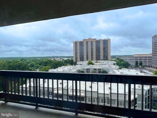Foto del edificio - 5505 Seminary Rd
