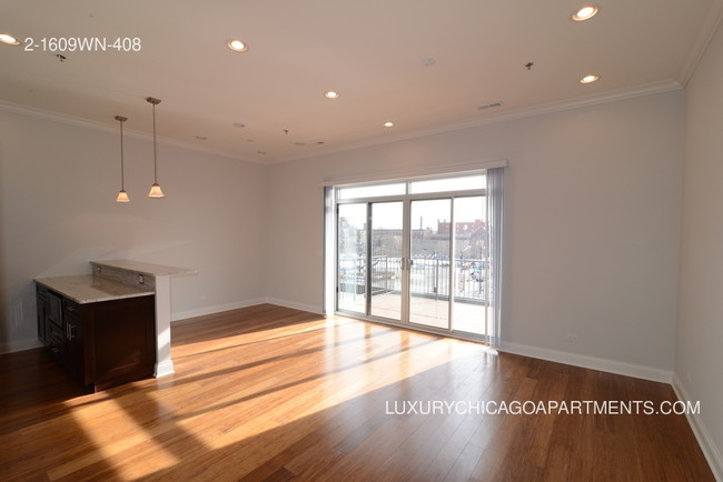 Building Photo - 1609 W Warren Blvd