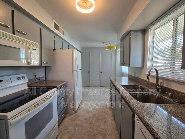 Foto del edificio - 3308 E Camelback Rd