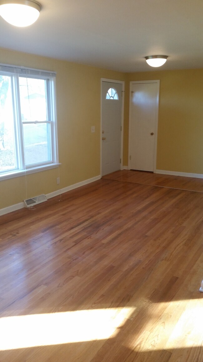 Building Photo - 421 Linde St