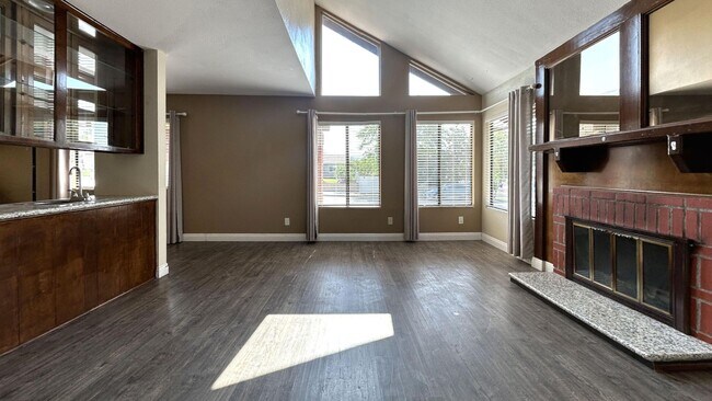 Foto del edificio - Custom Built 5 Bedroom 3 Bathroom Home in ...