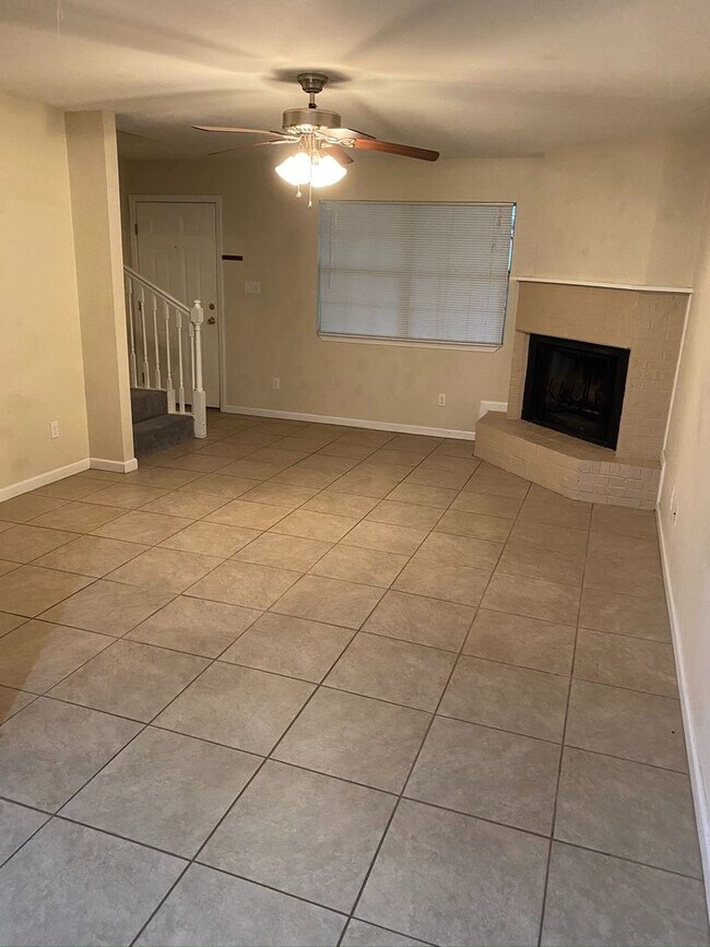 Foto del edificio - 2440 Ramblewood Ct