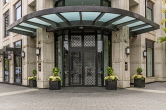 Building Photo - 133 Hazelton Ave