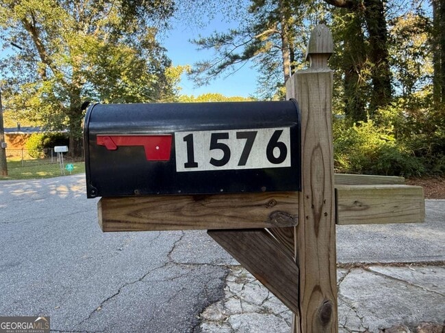 Building Photo - 1576 Carolyn Dr SW