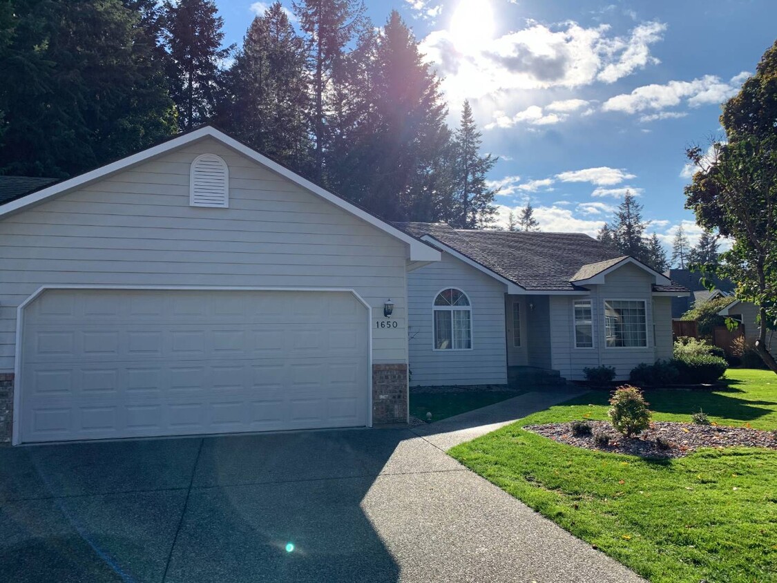 Primary Photo - 1650 Northwood Dr