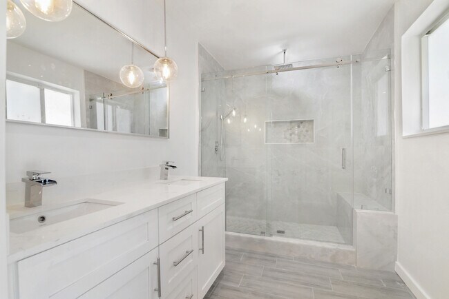 Foto del edificio - 2448 NE 27th Terrace