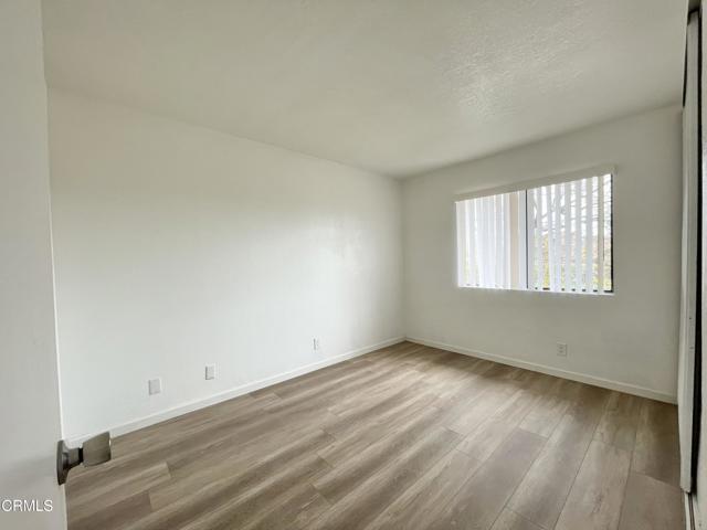 Foto del edificio - 553 W Pleasant Valley Rd