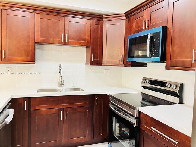 Building Photo - 17190 SW 94th Ave