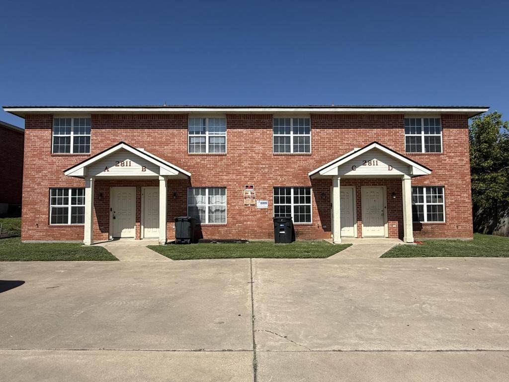 Foto principal - 2811 Cantabrian Dr