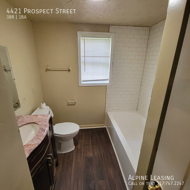 Foto del edificio - 4421 Prospect St