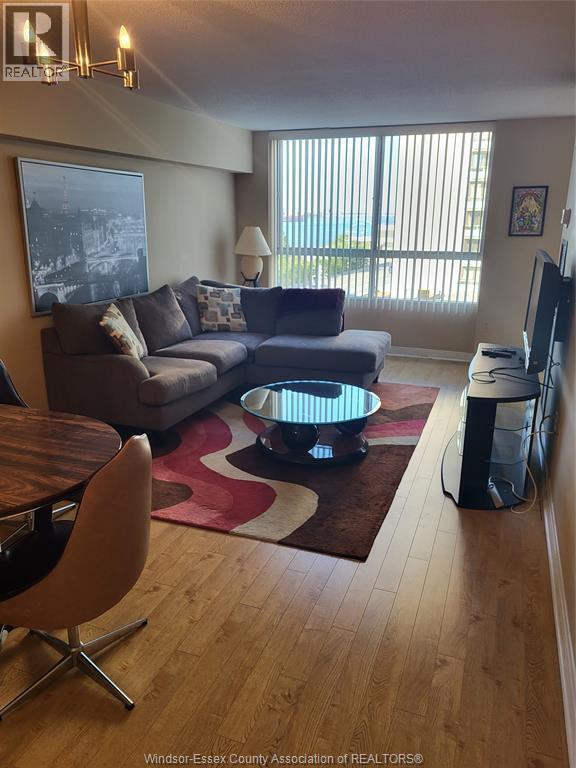 Building Photo - 75 Riverside Dr E