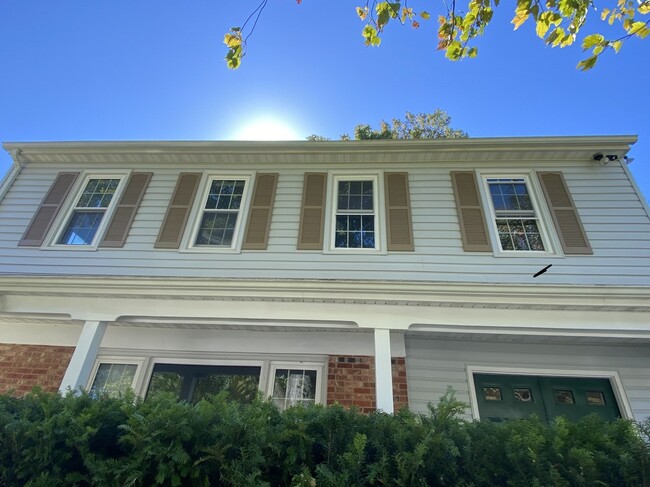 Building Photo - 7907 Laural Valley Way