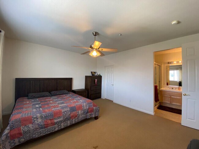 Master Bedroom - 4522 Sandyford Ct