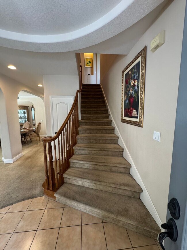 Foto del edificio - 5 Bed / 3.5 Bath | Elk Grove Single Family...