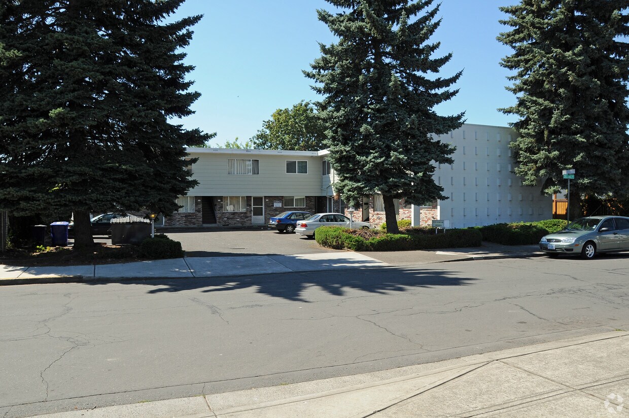 Building Photo - 333-351 SE 81st Ave