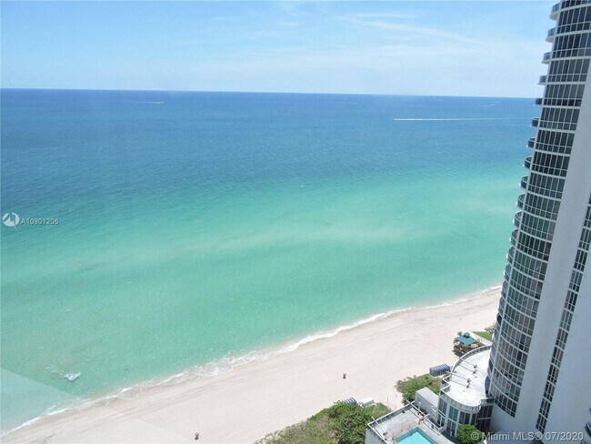 Building Photo - 15901 Collins Ave
