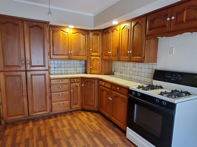 Building Photo - 1505 Suggett Ave