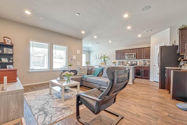 Building Photo - 40450 Red Poppy Ln