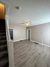Building Photo - 404 N Chestnut Ave