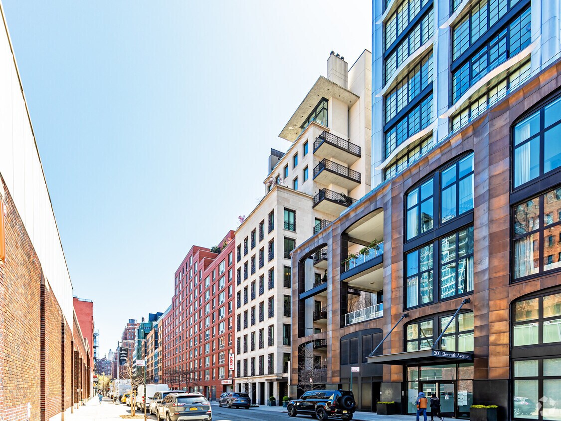 Primary Photo - 560 W 24th St