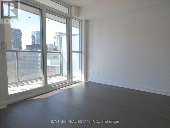 Photo du bâtiment - 125 Redpath Ave