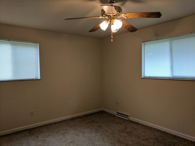 Building Photo - Gorgeous Bi-Level Home