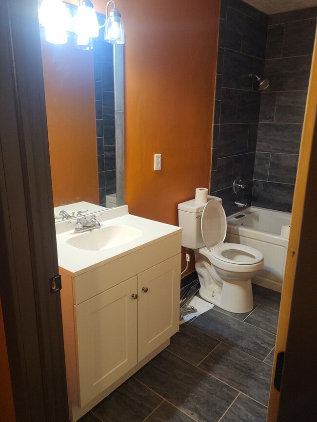 Building Photo - 75 Roland St