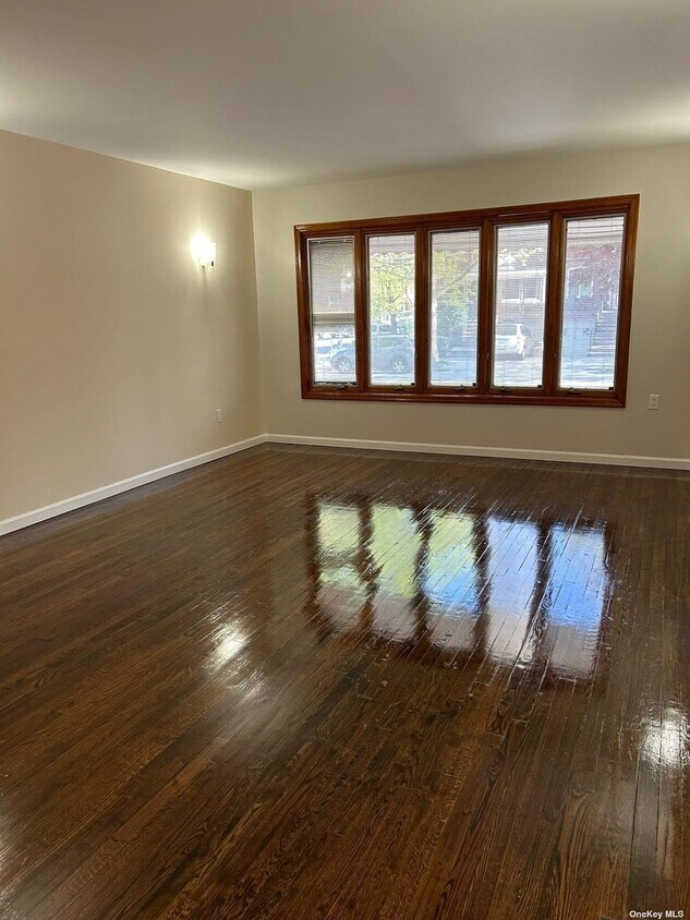 Foto principal - 5219 Avenue K