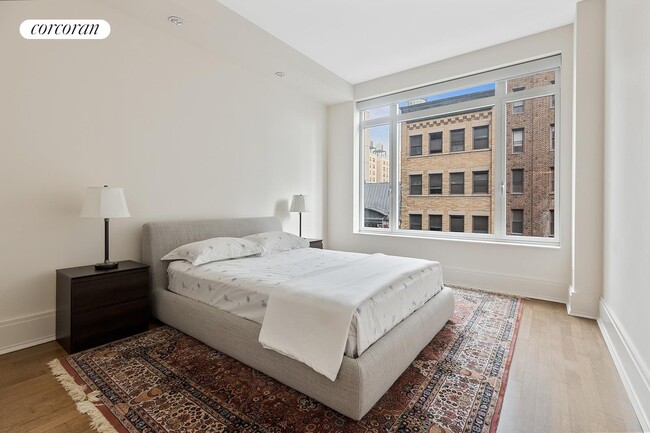Building Photo - 205 W 76th St