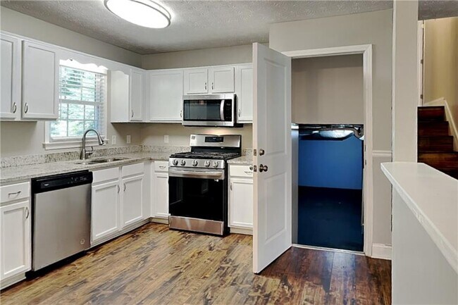 Building Photo - 604 Dillon Dr