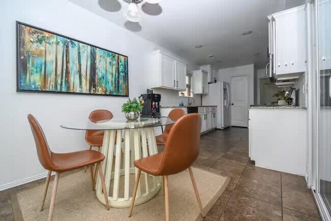 Foto del edificio - 731 Cypress Ct