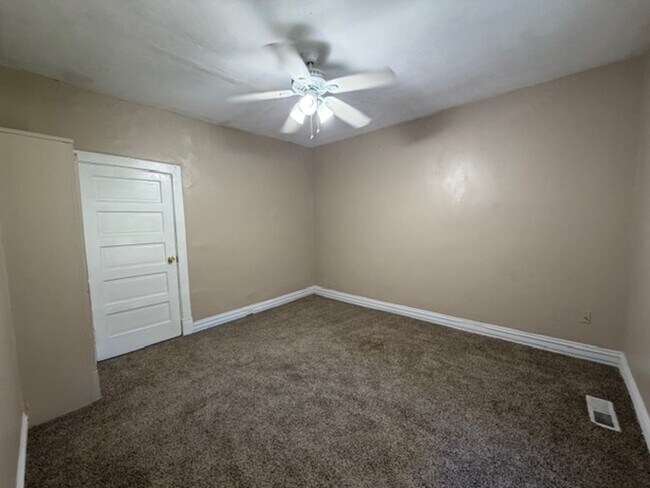 Building Photo - Lovely 2 Bedroom / 1 Bath for Rent - Section 8 Welcome