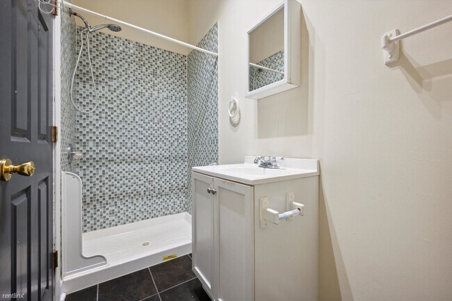 Foto del edificio - 3 br, 2 bath Triplex - 1619 DIAMOND ST Unit A