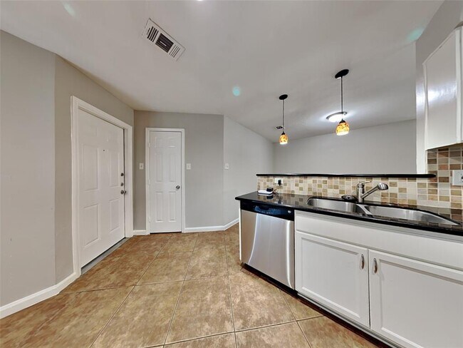 Foto del edificio - 14007 Old Village Ln
