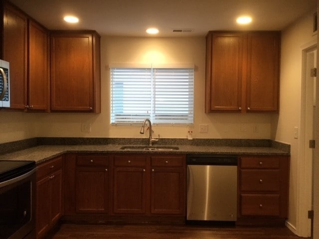 Foto del edificio - 17715 Silver Creek Avenue East