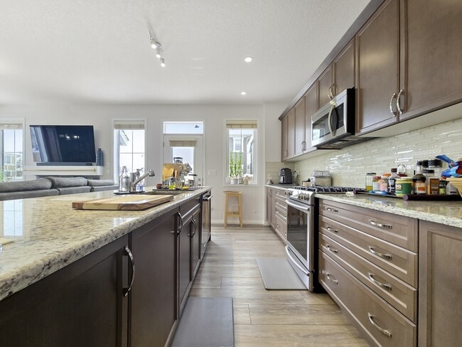 Building Photo - 1097-1140 140 Ave NW