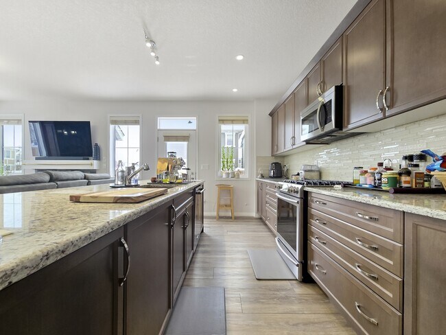 Photo du bâtiment - 1097-1140 140 Ave NW