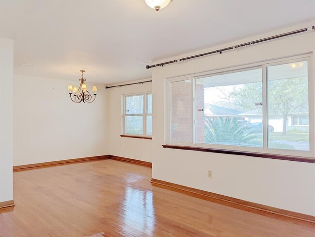 Building Photo - 3101 Linkwood Dr