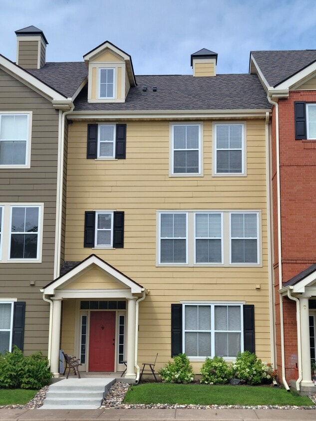 Primary Photo - 10266 Bleeker St