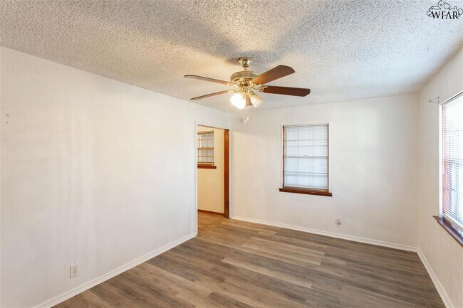 Building Photo - 2939 Moffett Ave