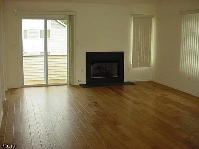 Building Photo - 165 Falcon Ridge Way N
