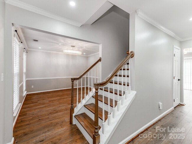 Foto del edificio - 15893 Wayland Dr