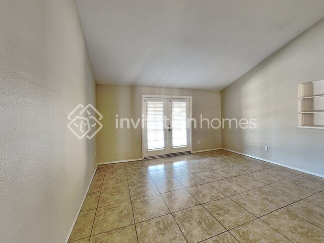 Building Photo - 5641 W Vogel Ave