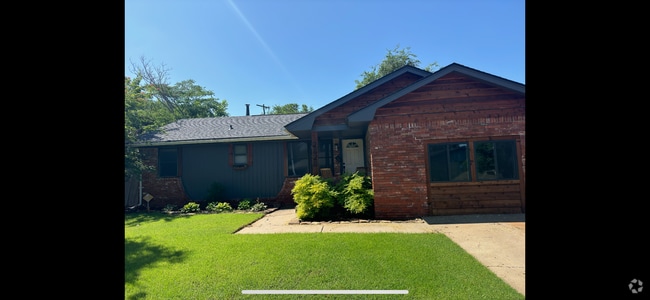 Building Photo - 2828 Lakeside Dr